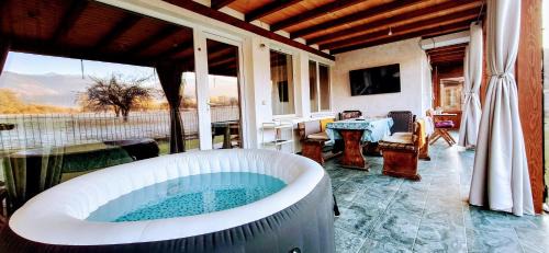 Maritsa Apartment | Oceanfront Guest Apartments "NIKOL" with Hot Tub & Views