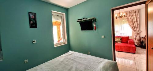 Maritsa Apartment | Guest Rated 10/10: Oceanfront Apartment "НИКОЛ" Awaits