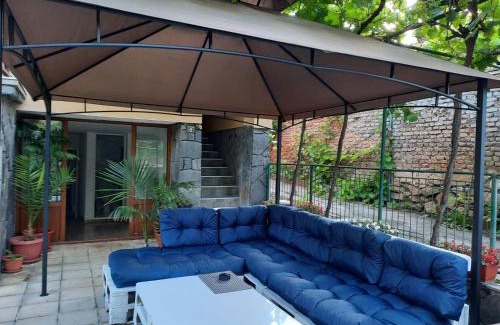 Hisarja Apartment | Family-Friendly Stays at Апартаменти за гости ,,Тракия''