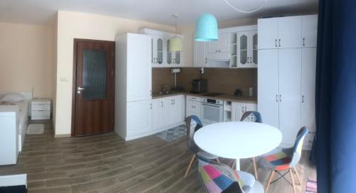 Kiten Apartment | Cozy Coral Apartments: Pet & Child Friendly with 9/10 Rating