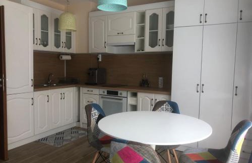 Kiten Apartment | Cozy Coral Apartments: Pet & Child Friendly with 9/10 Rating