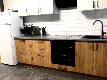 Lutsk Apartment | Top-Rated Апартаменти Люкс with Air Conditioning & Parking