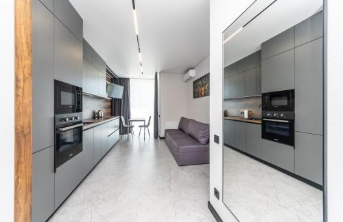 Darnyckyj Apartment | Comfortable Apartments Near Vyrlytsia Metro - 8.9/10 Rating