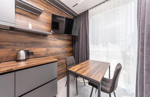 Darnyckyj Apartment | Comfortable Apartments Near Vyrlytsia Metro - 8.9/10 Rating