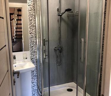 Skhidnytsya Apartment | Discover Oлівія: Guest Rated 9.8, Perfect for Families