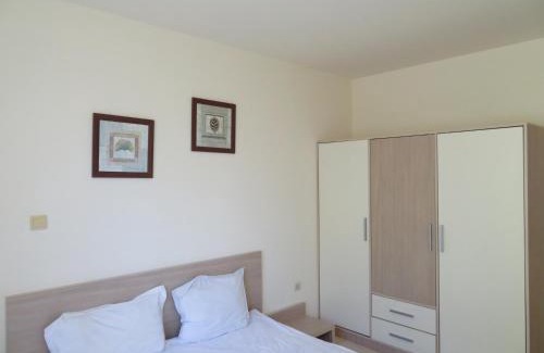 Kavarna Apartment | Inviting Saint George Apartments with Oceanfront Pool Views