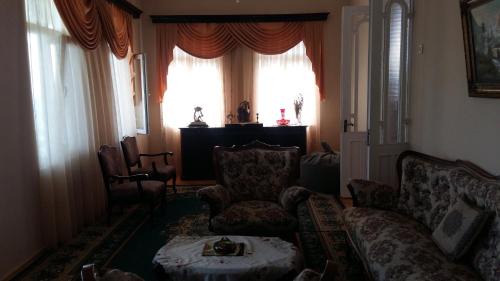 Khelvachauri House | Cozy Retreat on Katamadze Street - Family & Pet Friendly