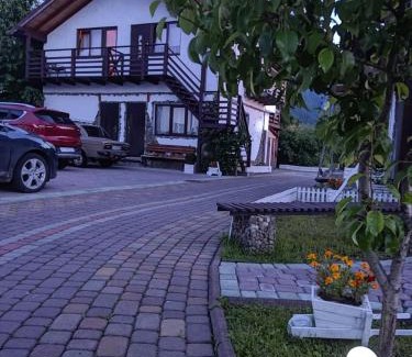 Mykulychyn Apartment | Pet-Friendly Getaway at Апартаменти "У Кузьмича" 2