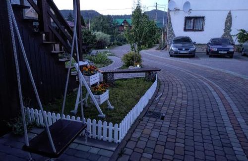 Mykulychyn Apartment | Pet-Friendly Getaway at Апартаменти "У Кузьмича" 2