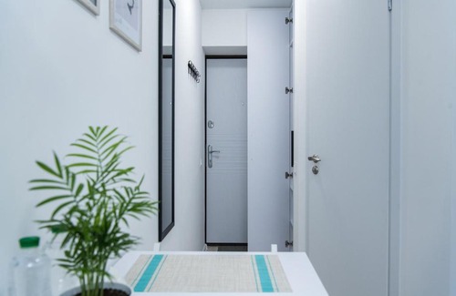Svyatoshyns'kyi District Apartment | Eco-Friendly MF Apartments with Hot Tub and Breakfast