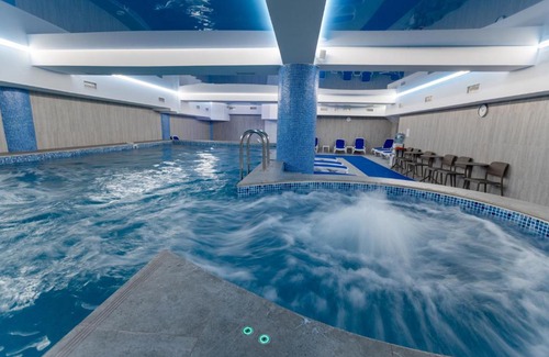 Dombay Apartment | Discover Апартаменты Вершина: Rated 9/10 with Pool & Hot Tub