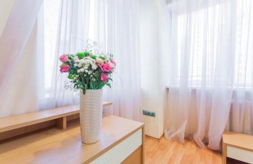 Dniprovs'kyi District Apartment | Convenient Apartments Near MVB with Family-Friendly Amenities