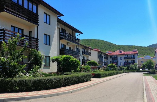 Maly Utrish Apartment | Relax at Apartments in Utirish Residence with Pool Access