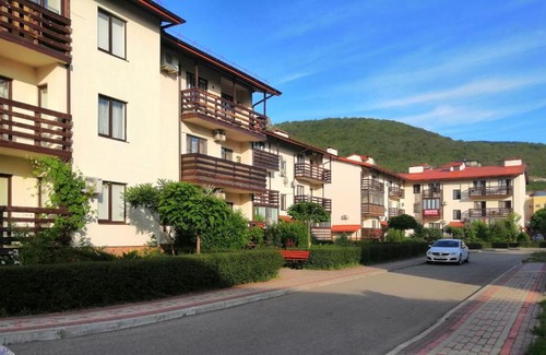 Maly Utrish Apartment | Relax at Apartments in Utirish Residence with Pool Access