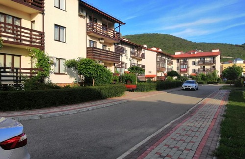 Maly Utrish Apartment | Relax at Apartments in Utirish Residence with Pool Access
