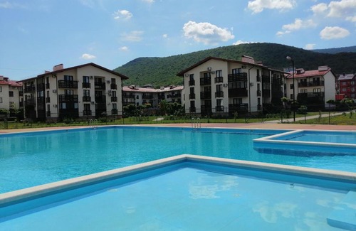 Maly Utrish Apartment | Relax at Apartments in Utirish Residence with Pool Access