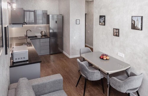 Sochi City Centre Apartment | Modern Апартаменты Метрополь with Pool & Hot Tub Access