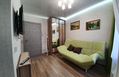 Omsk Apartment | Top-Rated Апартаменты на Гусарова with Kitchen Amenities