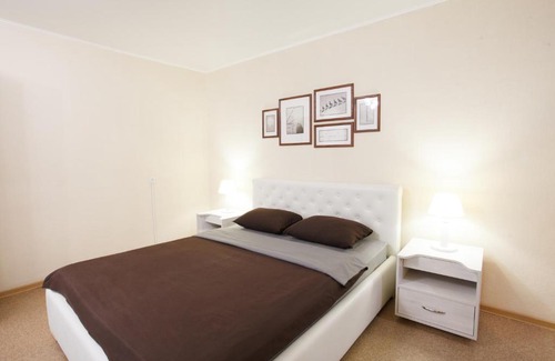 Krasnoyarsk City Centre Apartment | Cozy Apartments on Surikova Embankment for Your Stay