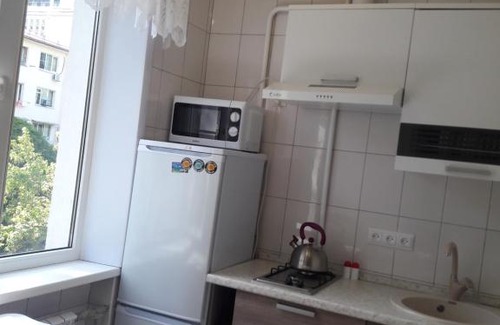 Sochi City Centre Apartment | Oceanfront Retreat at Апартаменты на Роз, 23 with Breakfast