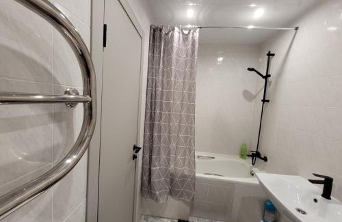 Babushkins'kyi district Apartment | Family-Friendly Apartments on Titova with High Guest Ratings