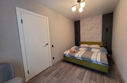 Babushkins'kyi district Apartment | Family-Friendly Apartments on Titova with High Guest Ratings