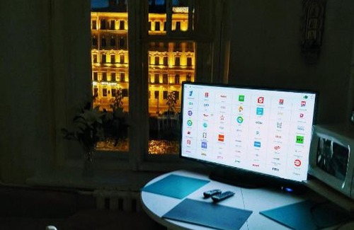 St. Petersburg City Centre Apartment | Spacious Three-Bedroom Apartment with Balcony & River View