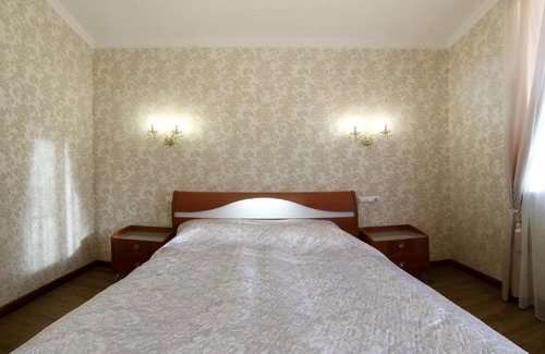 Veliky Novgorod Apartment | Explore Апартаменты у Кремлевского парка: Breakfast Included