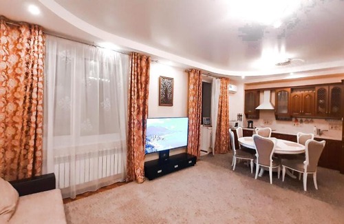 Berdsk Apartment | Family Beach Apartments with Oceanfront Views & Hot Tub