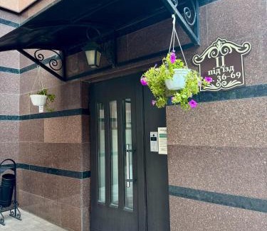 Uman Apartment | Central Uman Square Apartment: Excellent 9/10 Rating & Breakfast