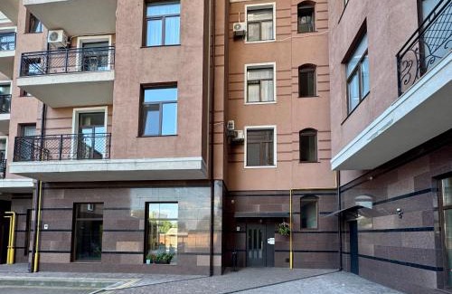 Uman Apartment | Central Uman Square Apartment: Excellent 9/10 Rating & Breakfast