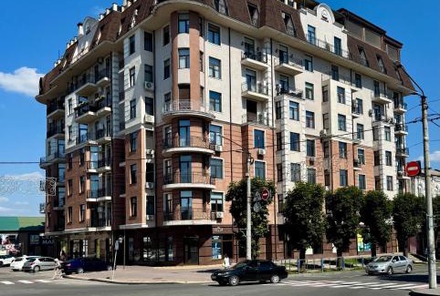 Uman Apartment | Central Uman Square Apartment: Excellent 9/10 Rating & Breakfast