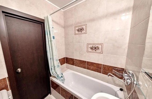 Omsk Apartment | Cozy Апартаменты Чей чемодан: Pet-Friendly Getaway