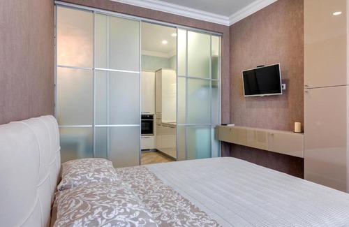 Gelendzhik Apartment | Cozy Черноморский-2 Apartments with Hot Tub in Крымская