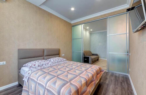 Gelendzhik Apartment | Cozy Черноморский-2 Apartments with Hot Tub in Крымская