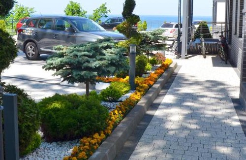 Svetlogorsk Apartment | Discover Azure Dream: Oceanfront Retreat with Pet-Friendly Perks