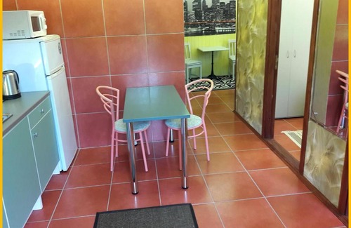 Sinyovo Apartment | Pet-Friendly Apartments with Hot Tub and Breakfast Options