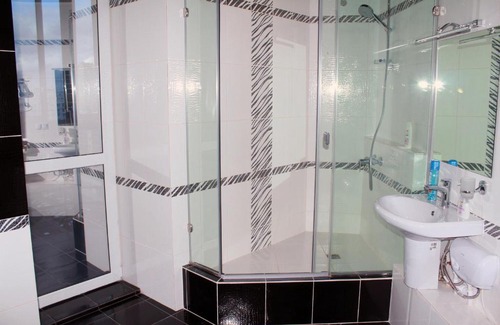 Chkalovskiy rayon Apartment | Stylish VIP-2 Apartments with Wheelchair Accessibility