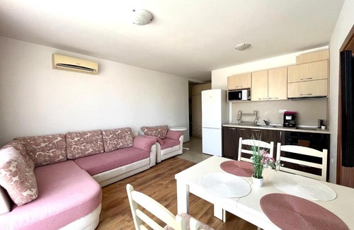Byala Apartment | Oceanfront Apartment Atlantic Byala with Pool & Pet-Friendly