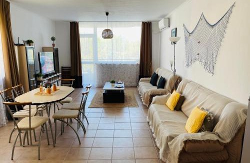 Sunny Beach Apartment | Top-Rated Апартамент Бриз 16 with Pool & Private Beach