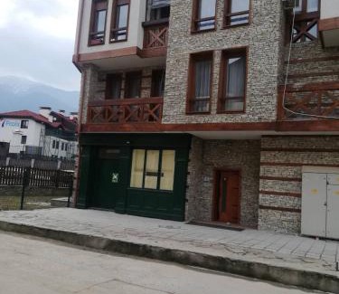 Shiligarnika Apartment | Cozy Apartment in Bansko: Pet and Child Friendly Stay
