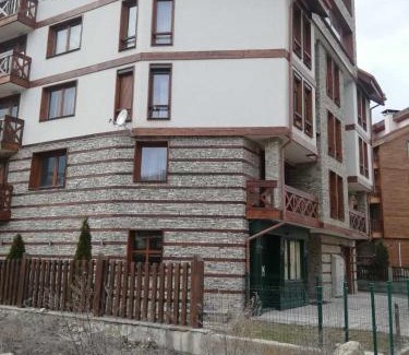 Shiligarnika Apartment | Cozy Apartment in Bansko: Pet and Child Friendly Stay