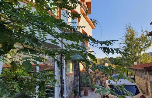Vitosha District Apartment | Delightful Stay at Момчил - Pet & Child Friendly Retreat