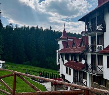 Pamporovo Apartment | Pet-Friendly Apartment Касъл with a 9.2 Guest Rating
