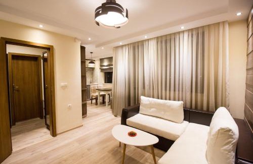 Chepelare Apartment | Stunning Апартамент Легал with Breakfast & Hot Tub Access