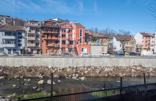 Gabrovo Apartment | Cozy Apartment Орловска - Family-Friendly Retreat