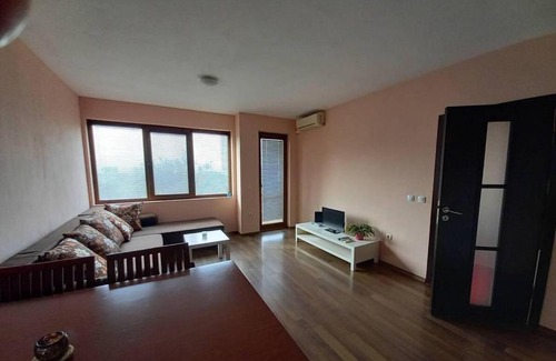 Varna Municipality Apartment | Discover Comfort at Апартамент Романтика - 9/10 Rated!