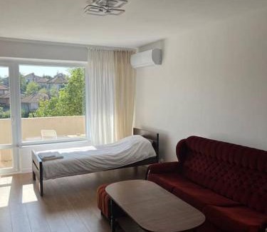 Elhovo Apartment | Cozy Apartment Стамболийски with Family & Pet-Friendly Amenities