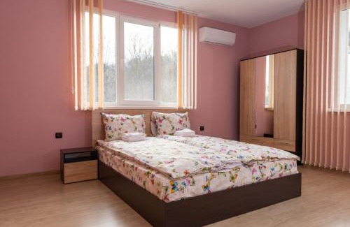 Gabrovo Apartment | Discover Апартамент ФЕЯ: Top Center with Free Parking