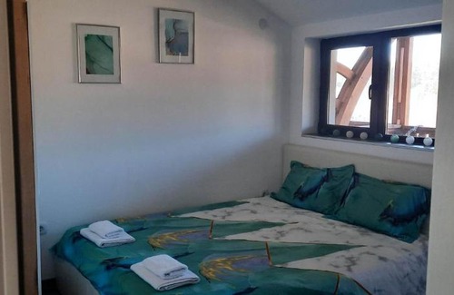 Dobrinishte Apartment | Cozy Apartment for 4 with Pet-Friendly Amenities